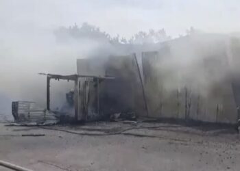 У Ростові загорілися склади з полікарбонатними виробами
