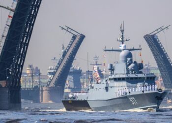 РФ скасувала елемент параду флоту у Санкт-Петербурзі, бо не може гарантувати безпеку — британська розвідка