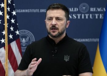 Зеленський про телефонну розмову з Трампом: “Він сказав мені, що доступний з будь-яких питань”