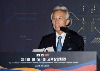 До Києва прибув міністр освіти та науки Японії Масахіто Моріяма