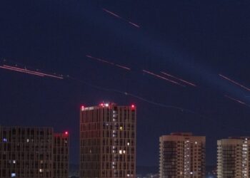 Масована атака дронів, заворушення у Британії та допомога українських аграріям: головні новини 31 липня