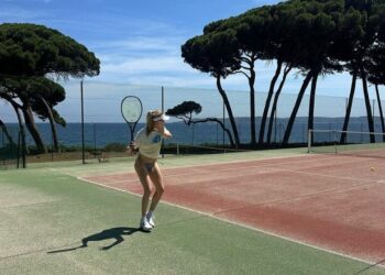 ФОТО. Одна з найсексуальніших тенісисток потренувалася в бікіні на корті