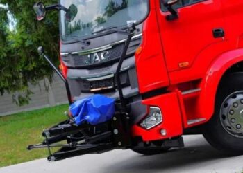 В Україні зробили багатофункціональний автомобіль для обслуговування доріг (ФОТО)