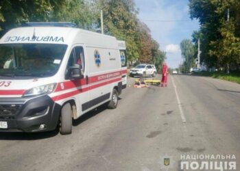 У Путивлі Audi збила скутер: постраждали водій та пасажирка двоколісного