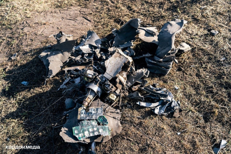 Фото з місця ворожого удару у Сумах