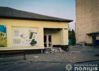 Через ворожі обстріли 4 людини отримали поранення: в поліції Сумщини документують злочини армії рф