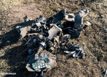 Фото з місця ворожого удару у Сумах