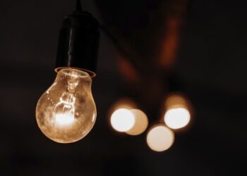 ДТЕК заявив, що 30 серпня графіки відключень світла діятимуть всю добу