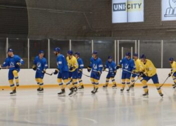 Збірна України з хокею розпочала тренувальний збір у Будапешті