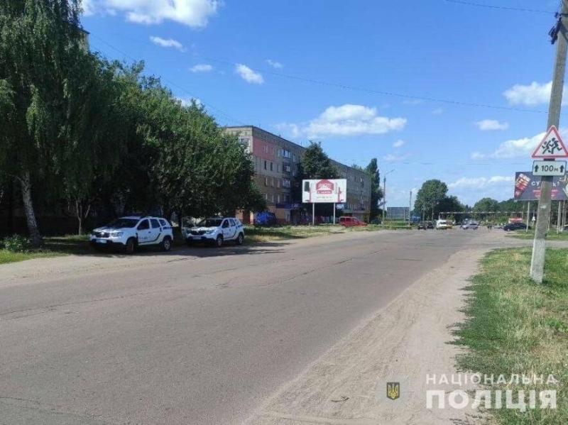 В Конотопі 9-річна дівчинка потрапила під колеса авто, раптово вибігши на дорогу