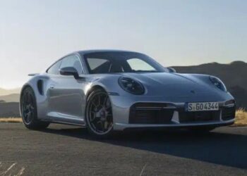 Автовиробник Porsche презентував спецверсію 911 Turbo 50 Years до ювілею моделі (ВІДЕО)