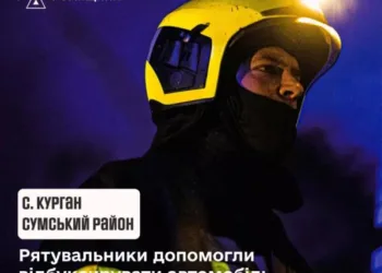 У Сумському районі рятувальники з кювета витягли мікроавтобус