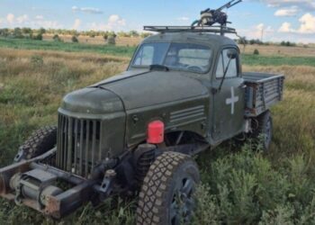 Українські військові показали унікальний автомобіль “Герасим”