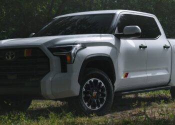 Компанія Toyota оновила пікап Tundra (ФОТО)