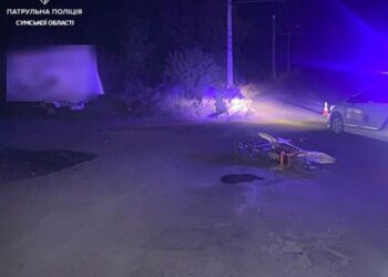 Травмована дитина: у Сумах 13-річний мотоцикліст врізався у габіон