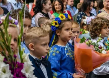 Чим “Школа офлайн” загрожує учням за кордоном та дітям ВПО: аргументи експерта з освітніх питань Кондратюка