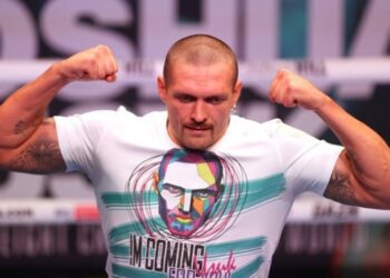 Усик повідомив, чи планує провести комерційний бій