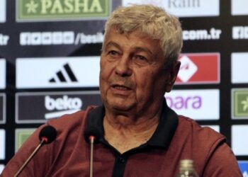 Луческу: Я вів переговори та готовий повернутися до збірної Румунії