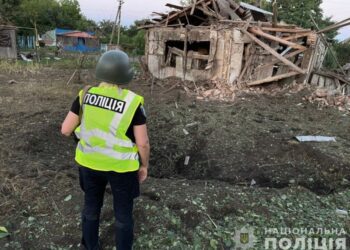 Дві людини отримали поранення через ворожі обстріли на Сумщині: поліцейські показали наслідки влучань