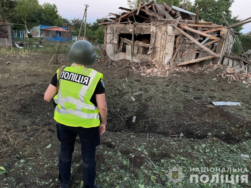 Дві людини отримали поранення через ворожі обстріли на Сумщині: поліцейські показали наслідки влучань