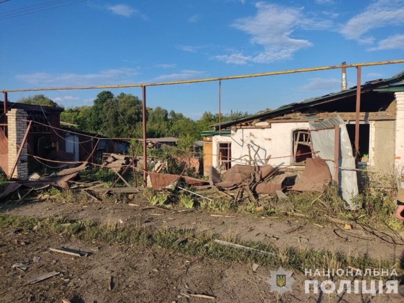 Дві людини отримали поранення через ворожі обстріли на Сумщині: поліцейські показали наслідки влучань