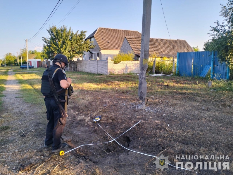 Двоє поранених, пошкоджені будинки та об’єкти критичної інфраструктури: поліцейські Сумщини документують нові злочини росії + ФОТО