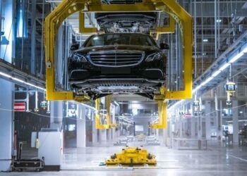 Mercedes-Benz скорочує виробництво S-Class і EQS: названо причину