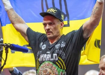 Ексчемпіон включив Усика до списку найкращих суперважковаговиків