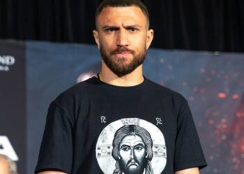 Усик відмовився оцінювати ставлення українців до Ломаченка