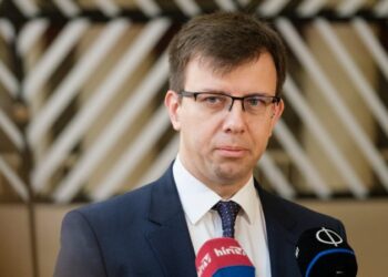 Угорщина повідомила ЄС про припинення “миротворчої місії” щодо України — El Pais