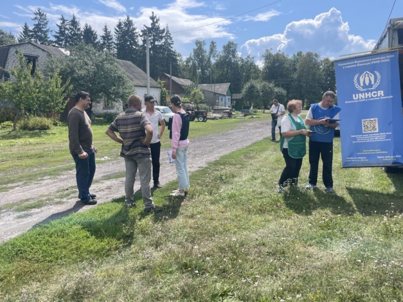 “Я думала це вже кінець. Пролетіло прямо над хатою, ніби і земля здригалась…”: словами мирних жителів Сумщини