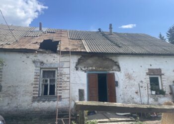 “Я думала це вже кінець. Пролетіло прямо над хатою, ніби і земля здригалась…”: словами мирних жителів Сумщини