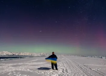 “Можна побачити надзвичайно рідко”: полярники зафіксували південне полярне сяйво