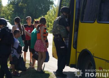 На Сумщині триває евакуація та вводяться певні обмеження у 20-кілометровій зоні