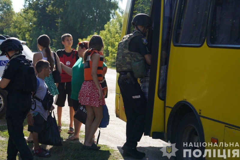 На Сумщині триває евакуація та вводяться певні обмеження у 20-кілометровій зоні