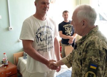 Начальник Сумської ОВА Володимир Артюх відвідав воїнів, які наразі проходять лікування + Фото