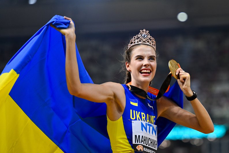 Олімпійська чемпіонка Ярослава Магучіх частину призових грошей передала Сумському товариству захисту тварин