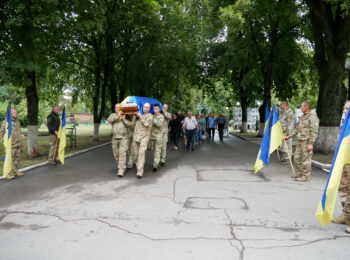 ОМИТИЙ ГОРЕМ ТА СЛІЗЬМИ СЕРПНЕВИЙ ДЕНЬ: ЗАХИСНИК ОЛЕГ РУДЬ СТАВ ЯНГОЛОМ НЕБЕСНОГО ВІЙСЬКА