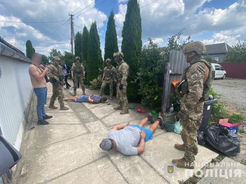 Поліцейські Сумщини ліквідували міжрегіональну злочинну групу, яка переправляла військовозобов’язаних за кордон (+відео)