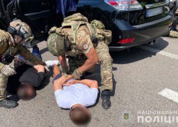 Поліцейські Сумщини ліквідували міжрегіональну злочинну групу, яка переправляла військовозобов’язаних за кордон (+відео)