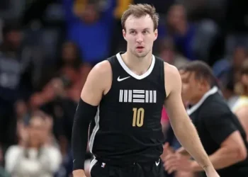 Топ-снайпер НБА отримав восьмизначний контракт в клубі, який місяць тому його відрахував