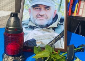 У Ямпільській громаді попрощалися із захисником Олександром Александренком