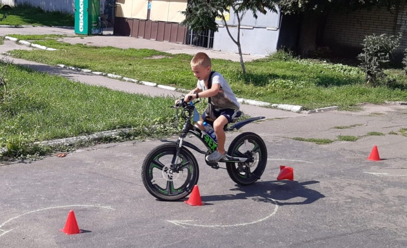 У Конотопі до Дня молоді відбулись змагання з техніки велосипедного туризму