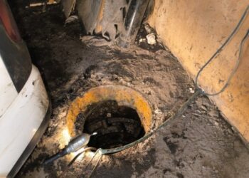 У Н.-Сіверському рятувальники дістали з каналізаційної шахти тіла трьох людей