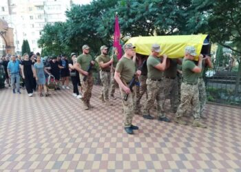 У Сумах попрощалися із двома захисниками України