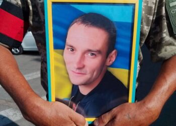 У Сумах провели в останню путь захисника Ігоря Дробнова