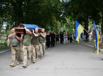 ВІДДАВ ЖИТТЯ ЗА УКРАЇНУ: РОМЕНСЬКА ГРОМАДА ПОПРОЩАЛАСЯ ЗІ СТАРШИМ ЛЕЙТЕНАНТОМ ОКСЬОМОМ СЕРГІЄМ МИХАЙЛОВИЧЕМ