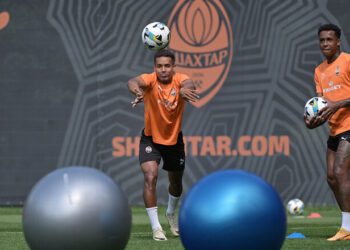 ВІДЕО. Футболісти Шахтаря розпочали підготовку до матчу з Поліссям