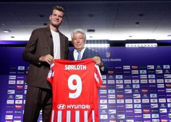 ВІДЕО. Новачок Атлетіко прийшов на презентацію зі своїм собакою