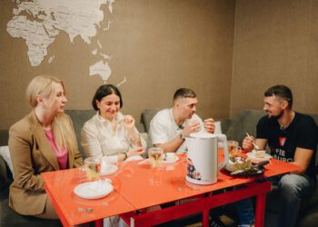 ВІДЕО. Усик відвідав новосілля військового, що захищав Маріуполь